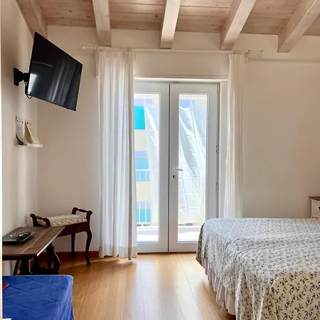 Viale Italia 22 *