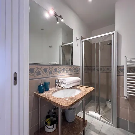 Viale Italia 22 Bed & Breakfast Follonica