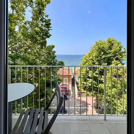 Viale Italia 22 4* Follonica