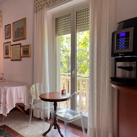 Bed & Breakfast Viale Italia 22 4*