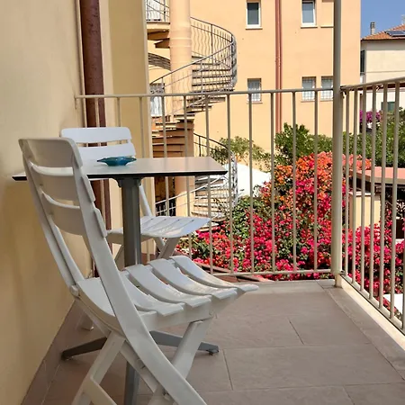 Viale Italia 22 Bed & Breakfast 4*