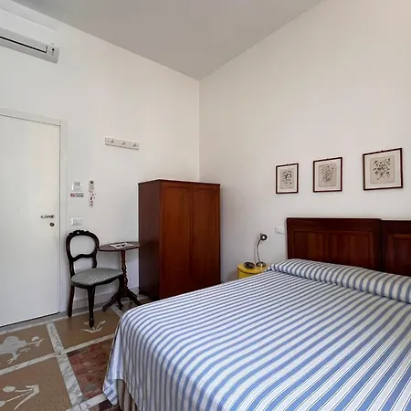 Viale Italia 22 Bed & Breakfast Follonica